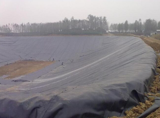 ゴミ埋立地の防滲膜です
